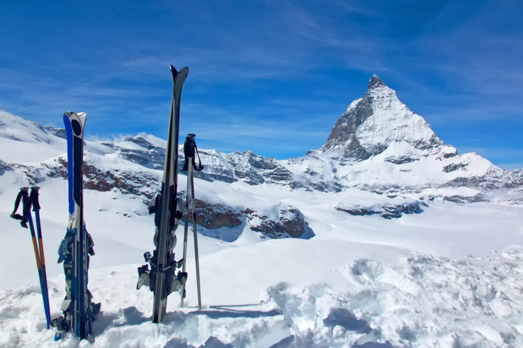 Skier und das Matterhorn