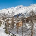 Winterlandschaft im Skigebiet von Saas-Fee, Schweiz.