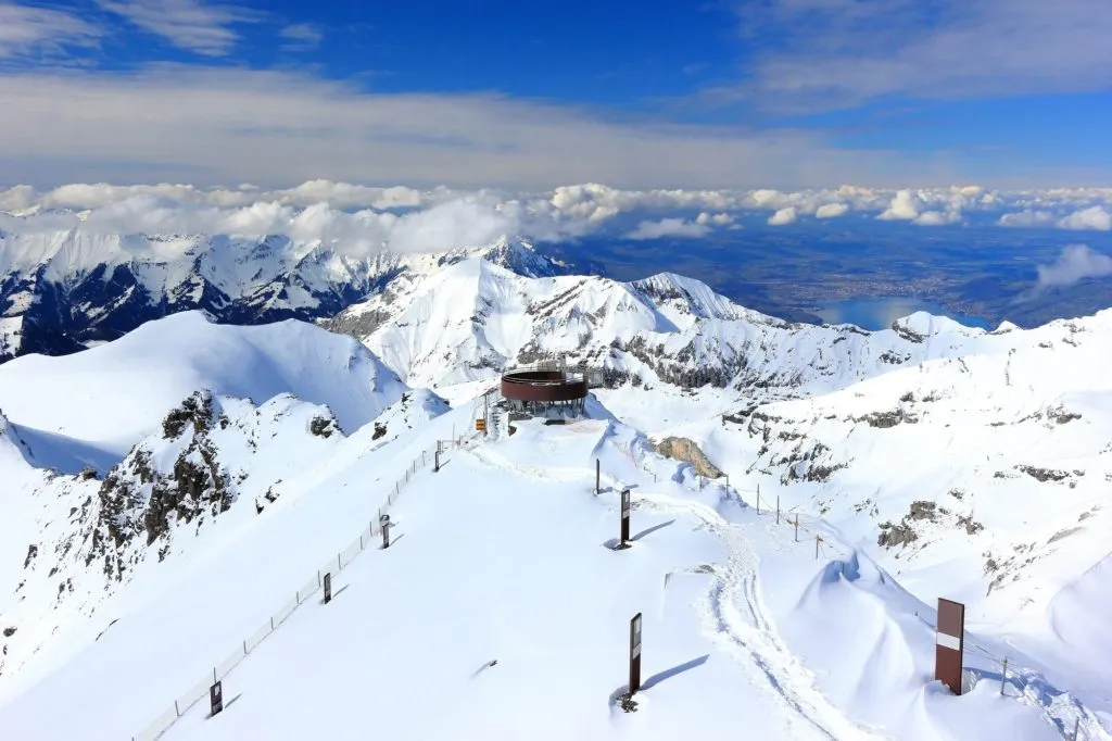 Blick auf den Thunersee vom Schilthorn aus. Berner Alpen der Schweiz, Europa.