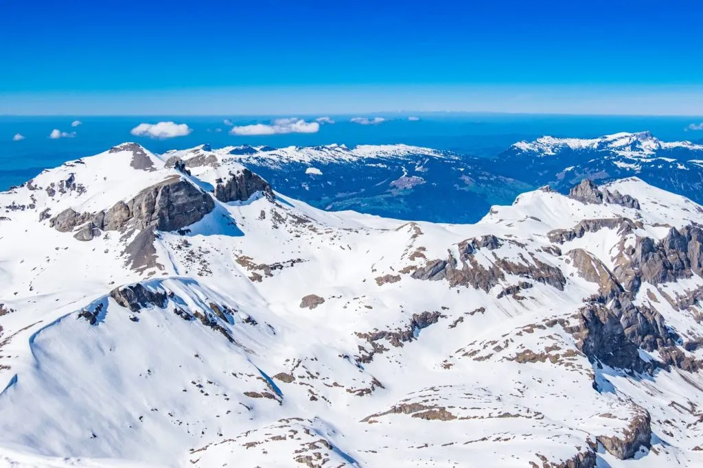 Blick auf die Schneeberge am Schilthorn, Schweiz