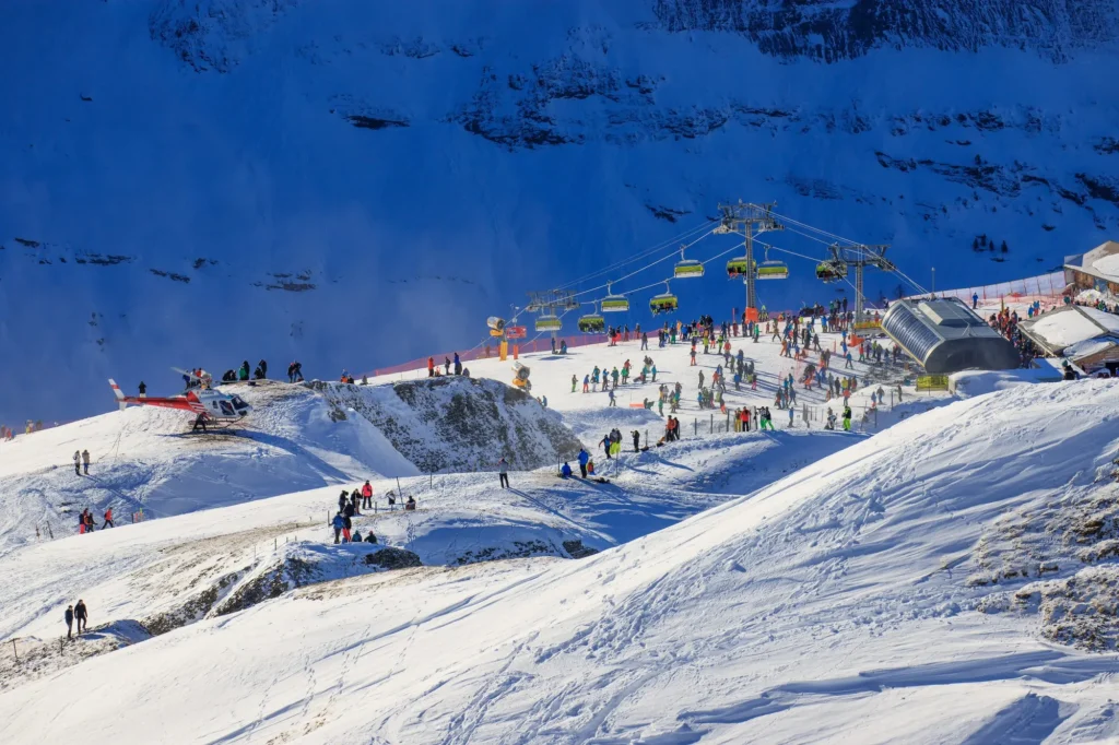 Blick auf das Skigebiet Jungfrau Wengen in der Schweiz